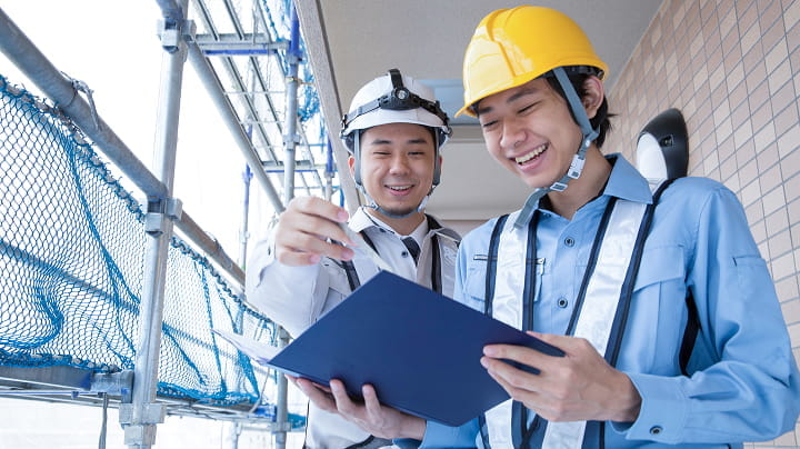 建設現場で働く作業員